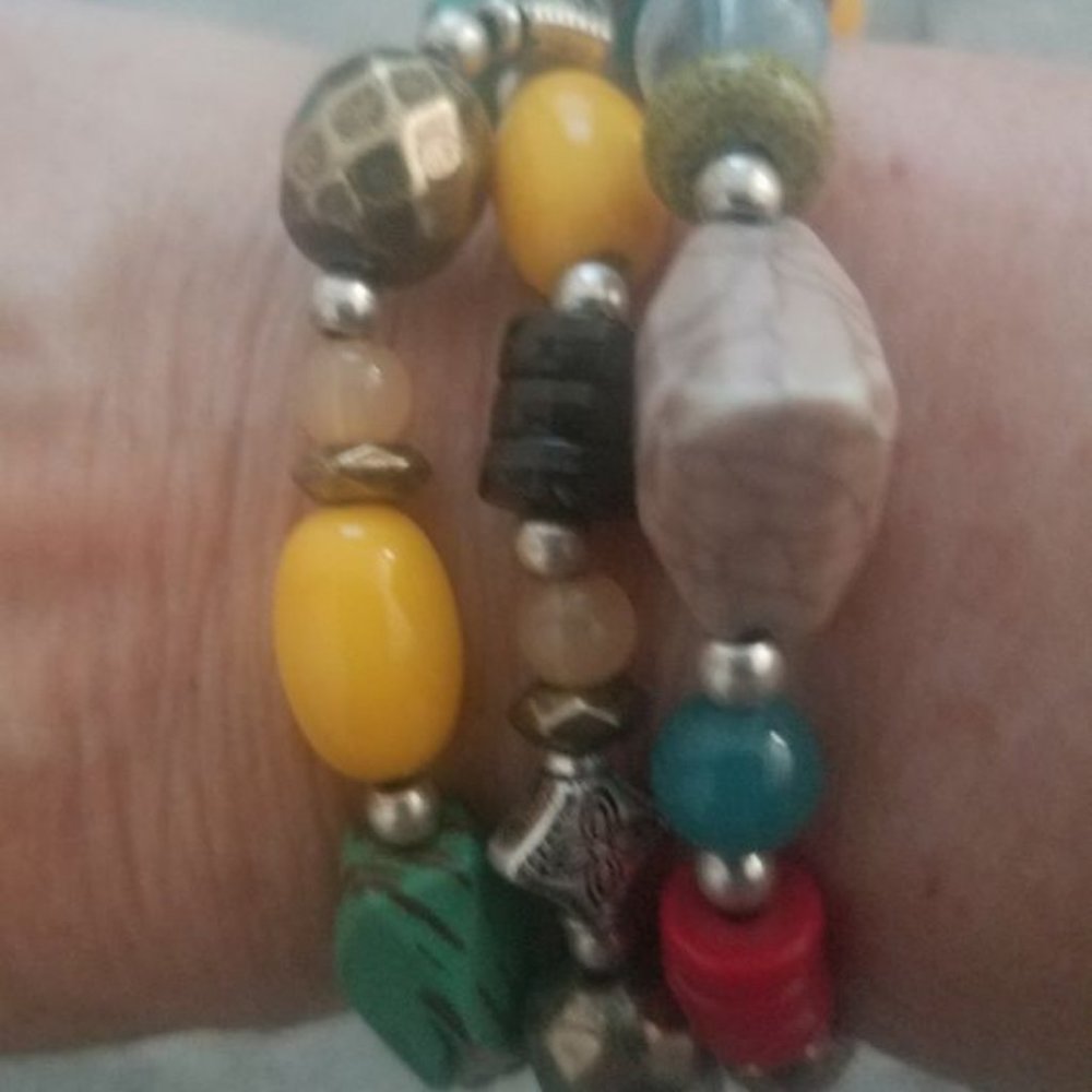 BRACELET - MULTI-COLOR, FAUX-BUCKLE CLASP, STRETCH WITH 3-ROWS